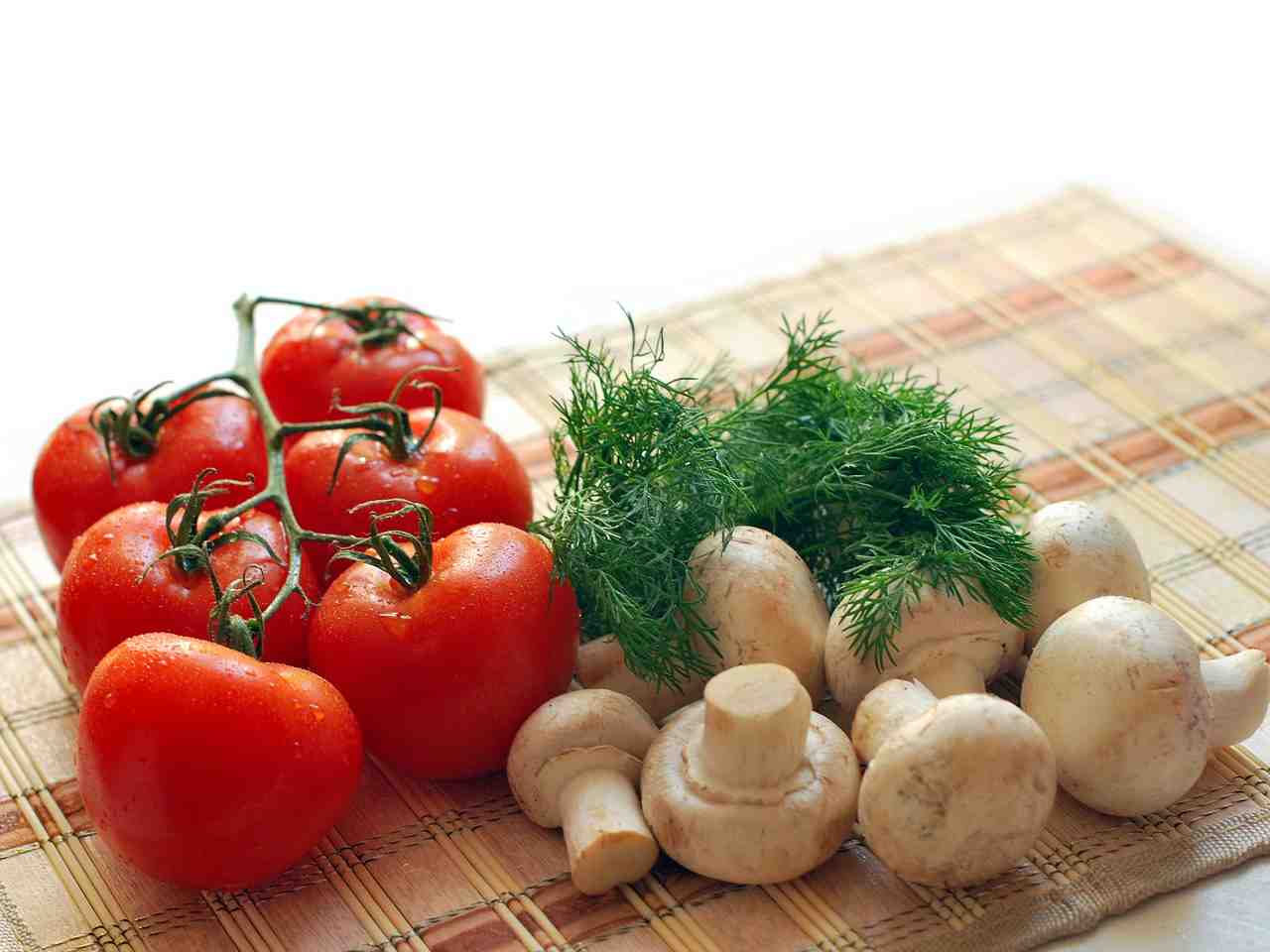 champignons, tomates, verts